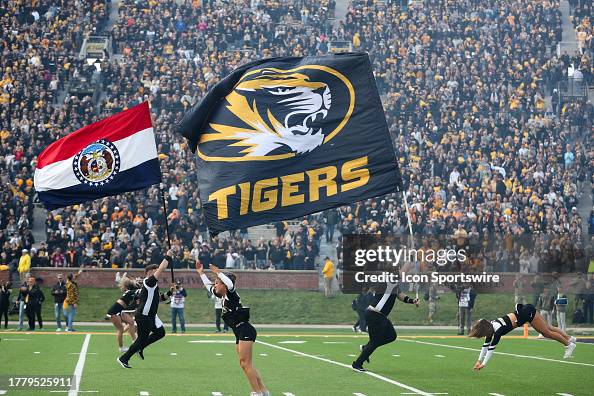 836 Missouri Tigers Cheerleader Stock Photos, High-Res Pictures, and Images - Getty Images