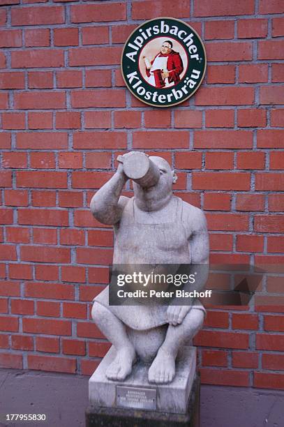 Skulptur "Alpirsbacher Klosterbräu", Alpirsbach, Schwarzwald, Baden-Württemberg, Deutschland, Europa, Brauerei, Bier, Alkohol, Logo, Reise,