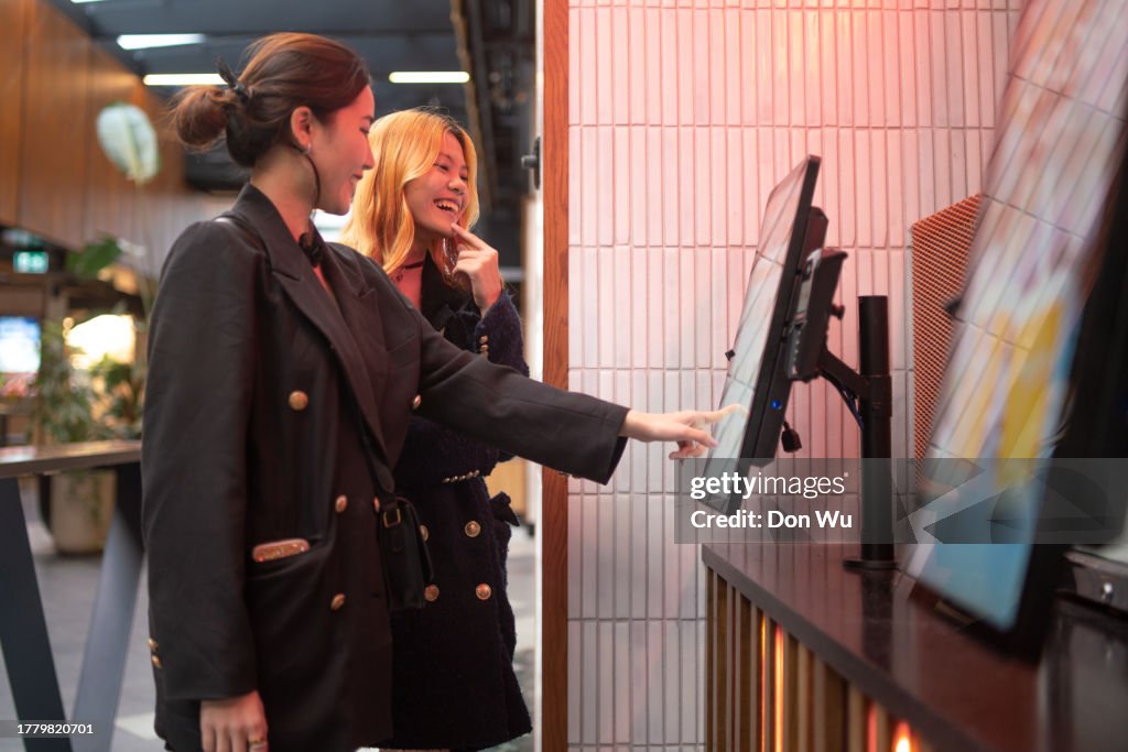 Bestellung über Touchscreen-Kiosk