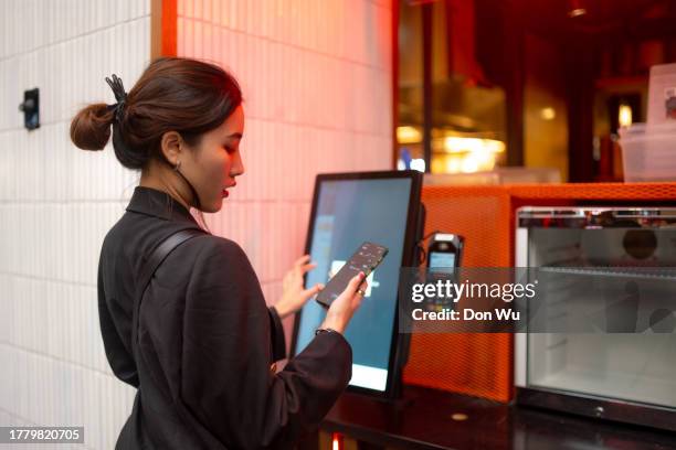 ordering using self service kiosk - self service imagens e fotografias de stock