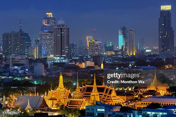 wat phra kaew - bangkok skyline stock pictures, royalty-free photos & images