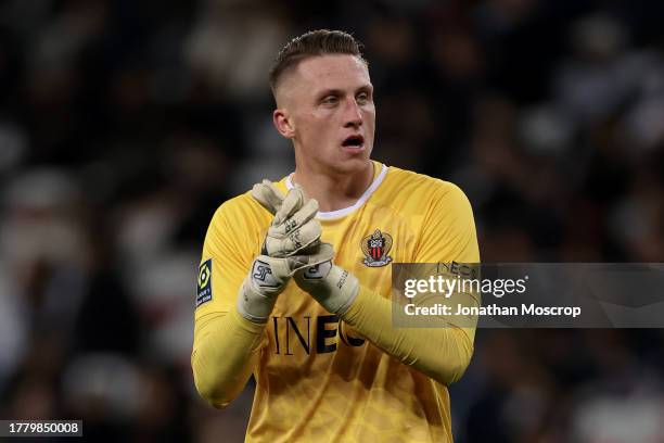 Marcin Bulka of OGC Nice applauds during the Ligue 1 Uber Eats match between OGC Nice and Stade Rennais FC at Allianz Riviera on November 05, 2023 in...