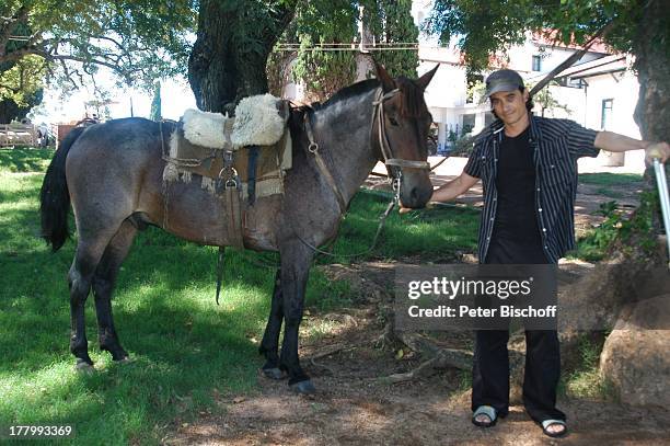 Diego Wallraff , am Rande der Dreharbeiten zum ARD-Film "Am Kap der Liebe - Unter der Sonne Uruguays" - alter Titel: "Das Lied der Delfine", Estancia...