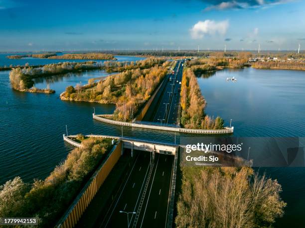 aqueduct veluwemeer in the veluwe lake with traffic driving underneath the canal - veluwemeer bildbanksfoton och bilder