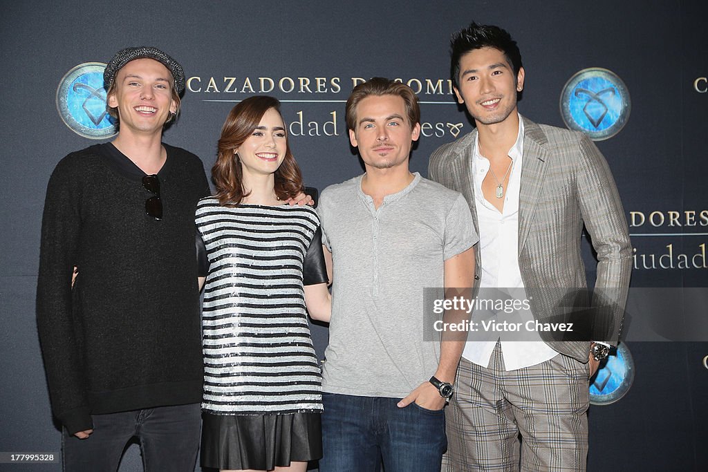 "The Mortal Instruments: City of Bones" Mexico City - Photocall