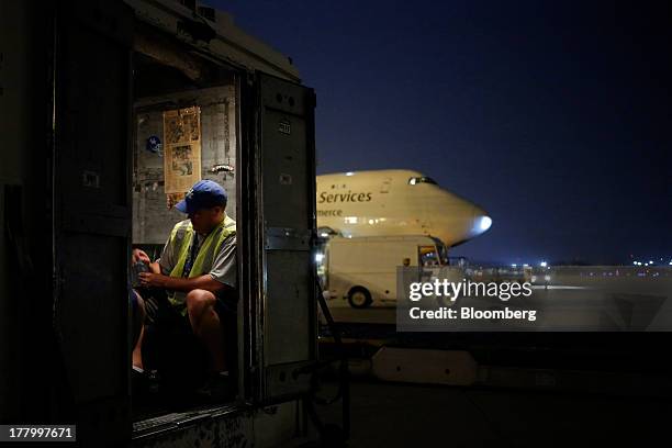 Ups Ramp Operations 304 Ups Boeing Stock Photos, High-Res Pictures, and Images - Getty Images