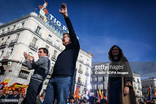 The leader of the Spanish popular party Alberto Núñez Feijoo greets his supporters in the Puerta del Sol square in Madrid, accompanied by the mayor...