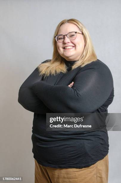 retrato de joven mujer adulta - obesidad fotografías e imágenes de stock