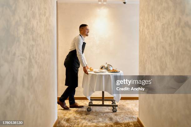 servicio a la habitación - servicio de habitaciones fotografías e imágenes de stock