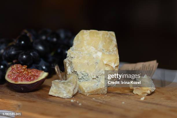 aged craft cheese with fig and grape, close up, atmospheric - gorgonzola stock pictures, royalty-free photos & images