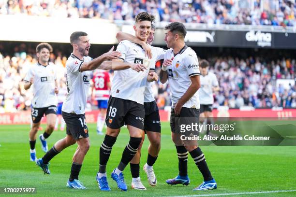 Pepelu of Valencia CF celebrates after scoring the team's first goal during the LaLiga EA Sports match between Valencia CF and Granada CF at Estadio...