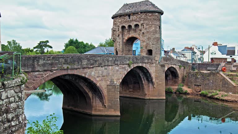https://media.gettyimages.com/id/1780289280/video/monnow-bridge-in-monmouth-wales.jpg?b=1&s=640x640&k=20&c=QBFxxO2dGvUsrvGVywFUVxJNSFNWCnXmVNs9T1qdKR4=
