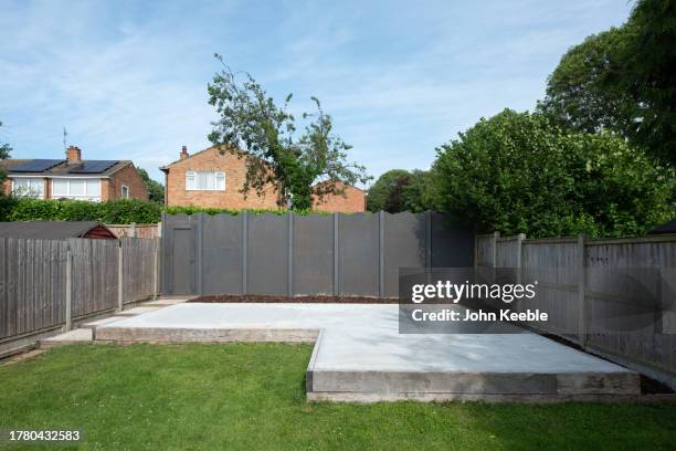 property garden exteriors - terrasse-grundstück stock-fotos und bilder