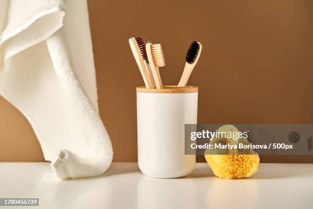 close-up of cleaning equipment on table - dentifrice stockfoto's en -beelden