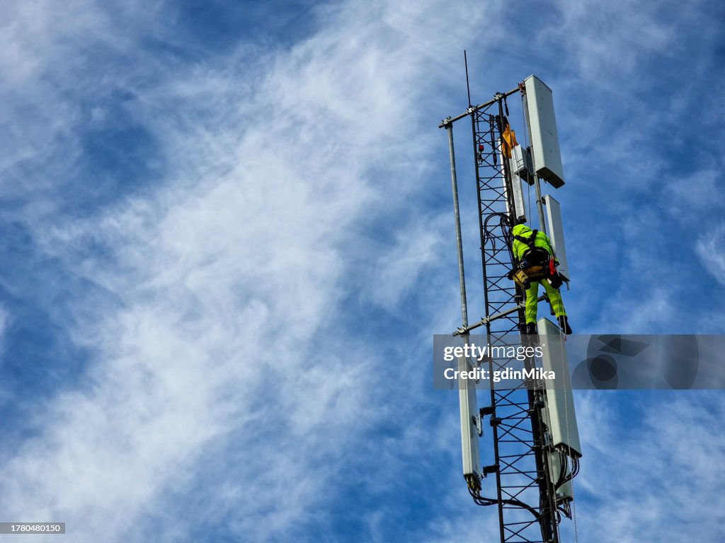 Mobile 5G installation on high mast