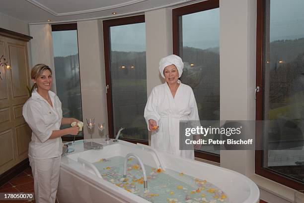 Heide Keller , Katja Silva , Wellness-Kur, Schönheits-Farm Wellness- und Spa-Landschaft "Dollina" in Wellness-Suite "Cleopatra", 5-Sterne-Relais &...