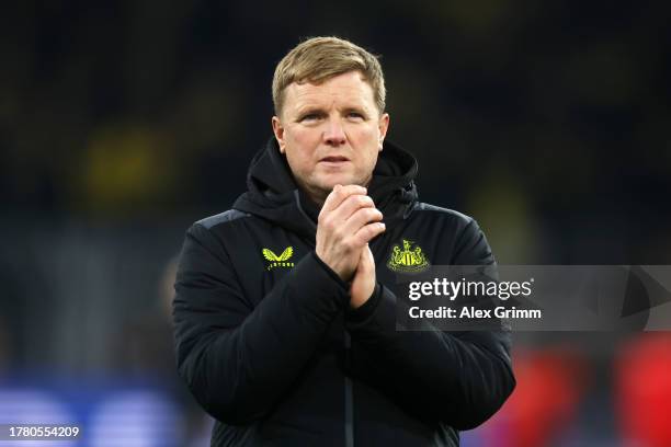 Eddie Howe, Manager of Newcastle United, acknowledges the fans following the team's defeat during the UEFA Champions League match between Borussia...