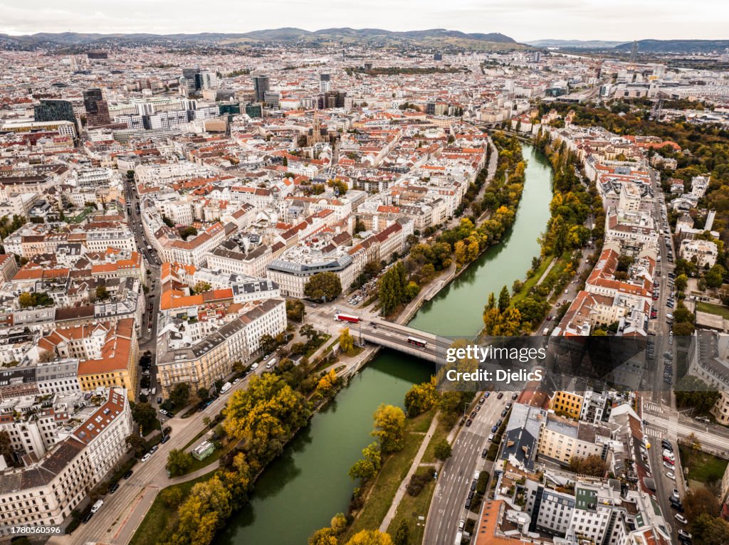 秋の日のウィーンの空撮。