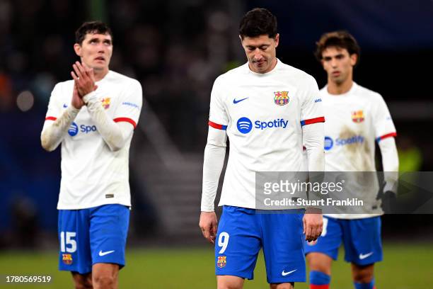Robert Lewandowski of FC Barcelona looks dejected after the UEFA Champions League match between FC Shakhtar Donetsk and FC Barcelona at...