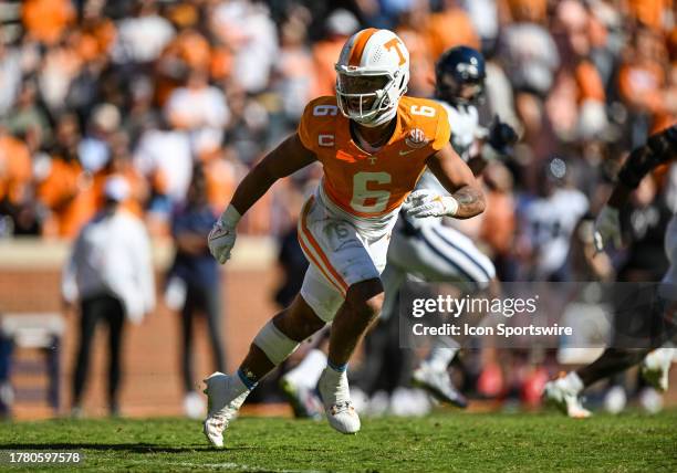 Tennessee Volunteers linebacker Aaron Beasley defends during the college football game between the Tennessee Volunteers and the Connecticut Huskies...