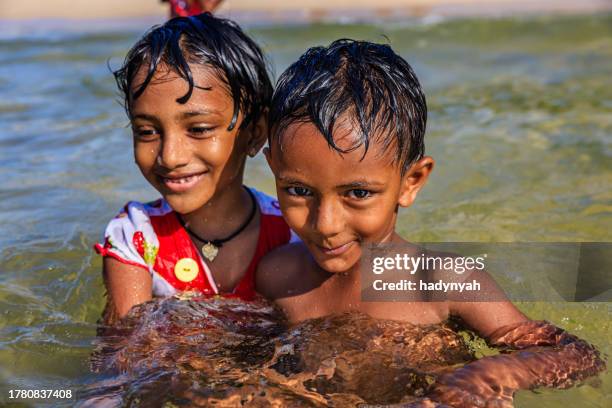 sri lankan children posing on the beach, ceylon - sri lankan culture stock pictures, royalty-free photos & images