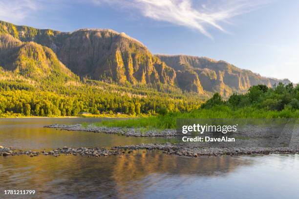 columbia river gorge washington sonnenuntergang. - fluss-columbia-river stock-fotos und bilder