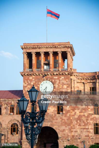 government house in the republic square. yerevan. the republic of armenia - yerevan 個照片及圖片檔