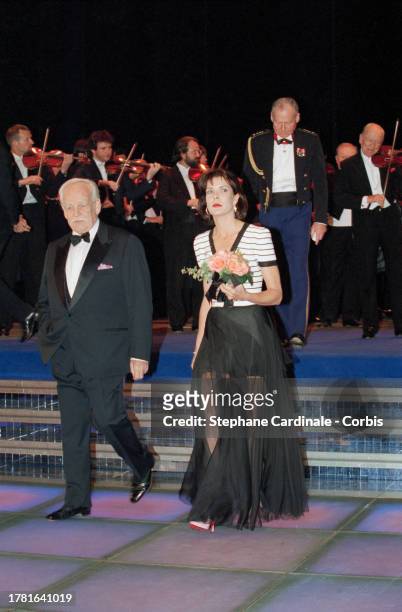 Le prince Rainier III avec sa fille, la princesse Caroline de Monaco, au Bal de la Rose, le 1 avril 1995 à Monaco.
