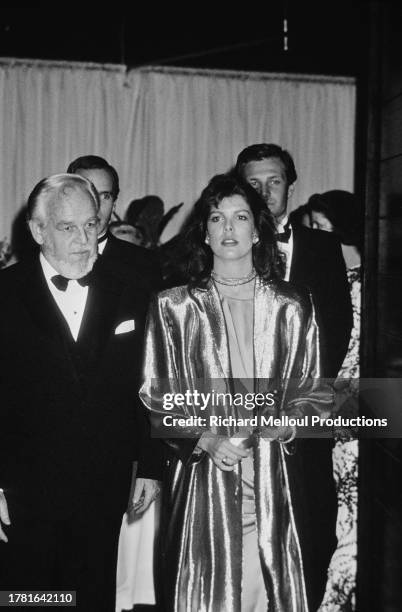 Portrait du Prince Rainier III avec la princesse Caroline de Monaco, en arrière-plan le prince Albert et Stefano Casiraghi, le mari de Caroline, lors...