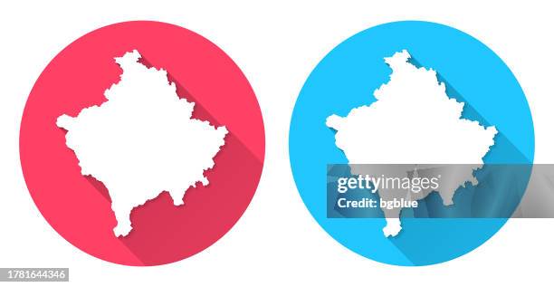 ilustraciones, imágenes clip art, dibujos animados e iconos de stock de mapa de kosovo. icono redondo con sombra larga sobre fondo rojo o azul - pristina