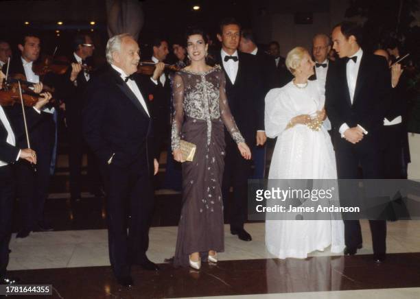 Arrivée du prince Rainier III avec ses enfants, la princesse Caroline de Monaco et le Prince Albert II, et sa sœur la princesse Antoinette de Monaco,...