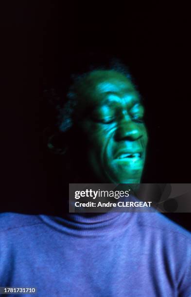 Le batteur américain Art Blakey lors d'une séance de répétition à Paris en 1974