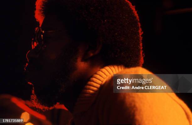 Le batteur Leon Ndugu Chancler lors d'un séance de répétition à Paris le 22 octobre 1980