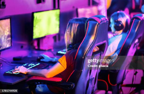 pc gaming. - esports stock pictures, royalty-free photos & images