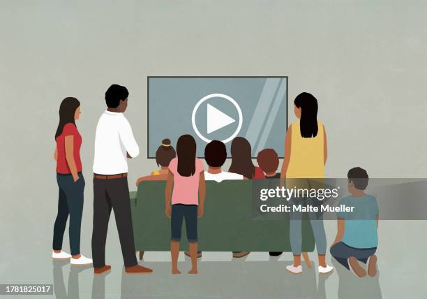 illustrazioni stock, clip art, cartoni animati e icone di tendenza di community watching video with play symbol on television screen - famiglia multimediale
