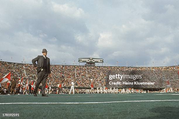 Alabama coach Paul Bear Bryant on field before game vs Auburn at Legion Field. Birmingham, AL CREDIT: Heinz Kluetmeier