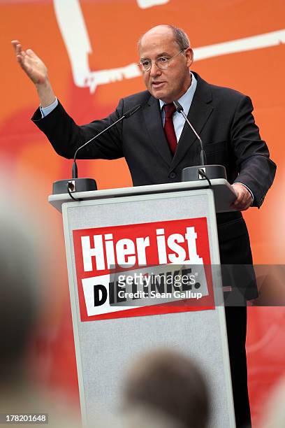 Gregor Gysi, Chairman of the Bundestag faction of the German left-wing party Die Linke, speaks to supporters during an election campaign event in...
