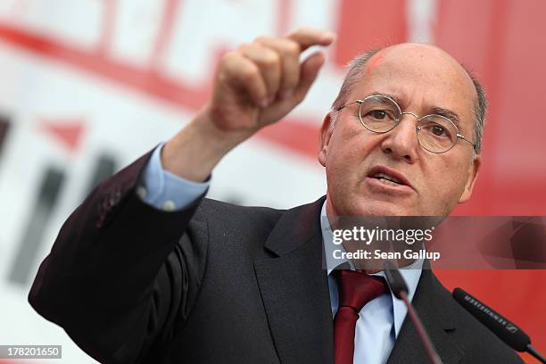 Gregor Gysi, Chairman of the Bundestag faction of the German left-wing party Die Linke, speaks to supporters during an election campaign event in...