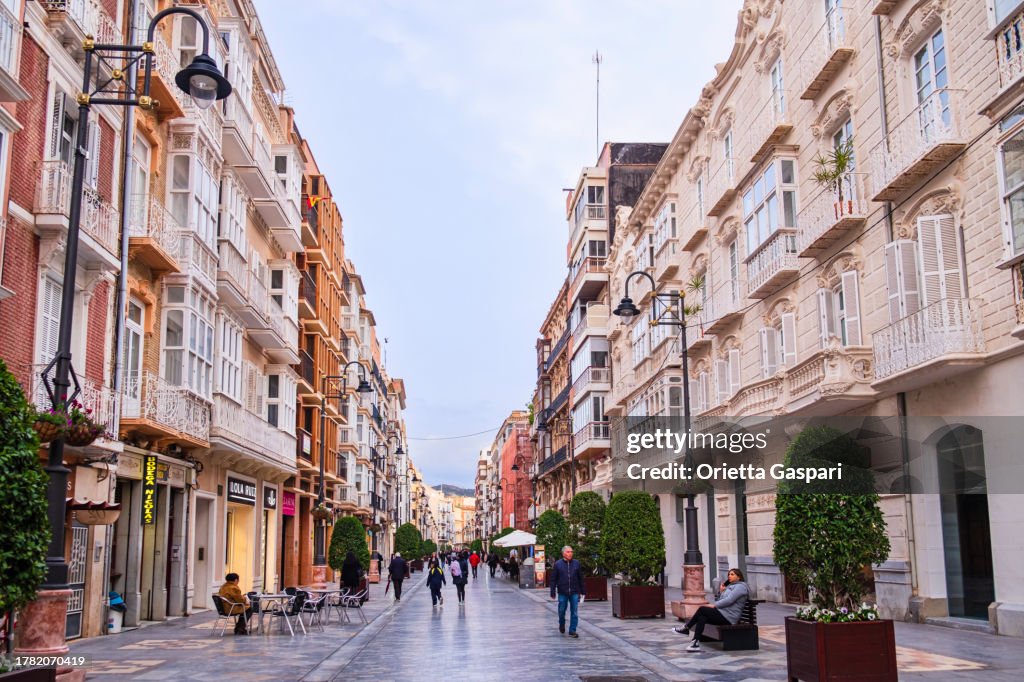 カルタヘナのカルメン通りのアールヌーボー様式の建物 - スペイン