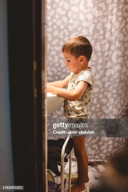 boy in bathroom - 5 pieces stock pictures, royalty-free photos & images