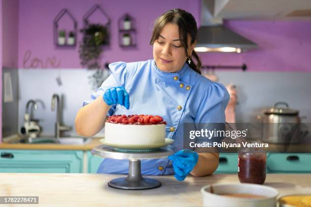 baker decorating cake - making a cake stock pictures, royalty-free photos & images