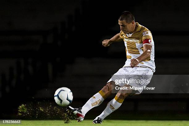 Dario Veron of Pumas in action during a match between Pumas and Atletico San Luis as part of the Apertura 2013 Copa MX at Olympic Stadium on August...