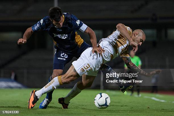 Ariel Nahuelpan of Pumas struggles for the ball with Alfonso Rippa of Atletico San Luis during a match between Pumas and Atletico San Luis as part of...