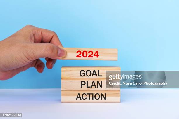 2024 goal plan action on wood block - financial target imagens e fotografias de stock