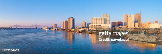 aerial view of mississippi river and new orleans city louisiana, us - la waterfront 個照片及圖片檔