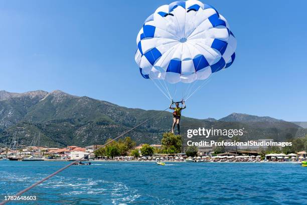 from sky to soil, journey’s end in sight - para sailing stock pictures, royalty-free photos & images