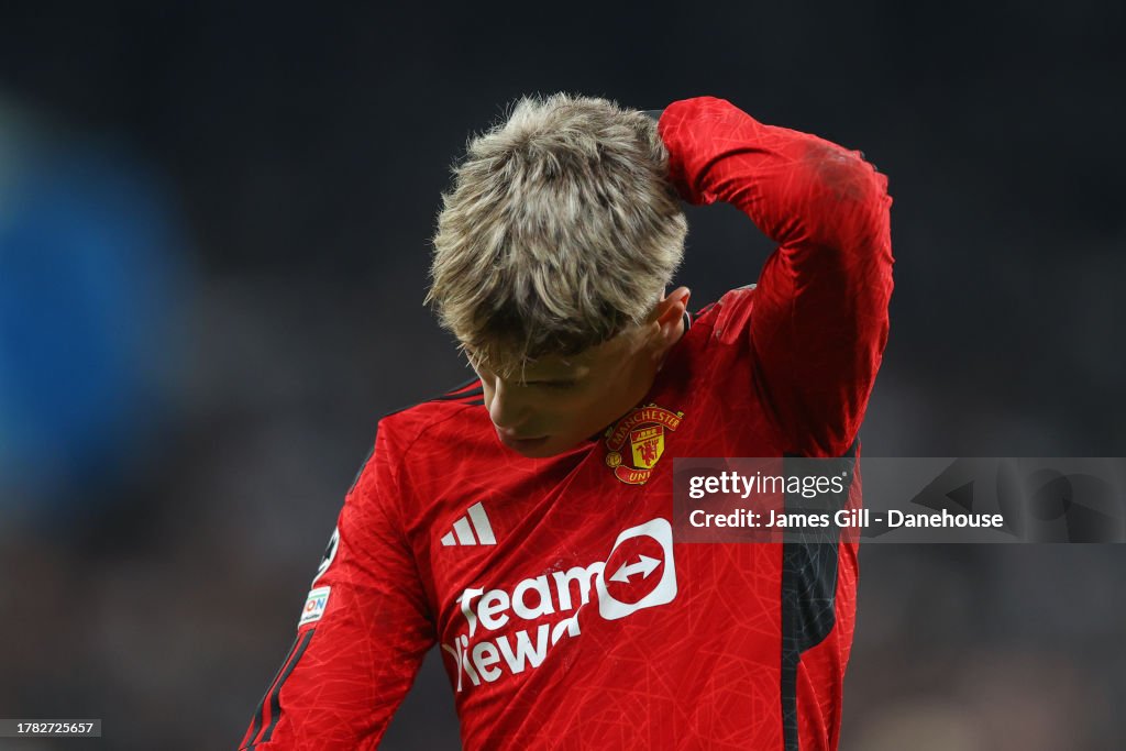 Alejandro Garnacho of Manchester United looks dejected during the