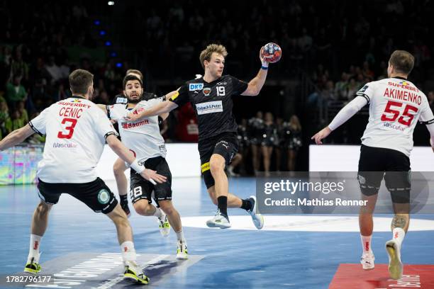 Aleksandar Cenic, Alex Pascual Garcia of Dinamo Bukarest and Mathias Gidsel of Fuechsen Berlin in a duel during the game between Fuechsen Berlin and...