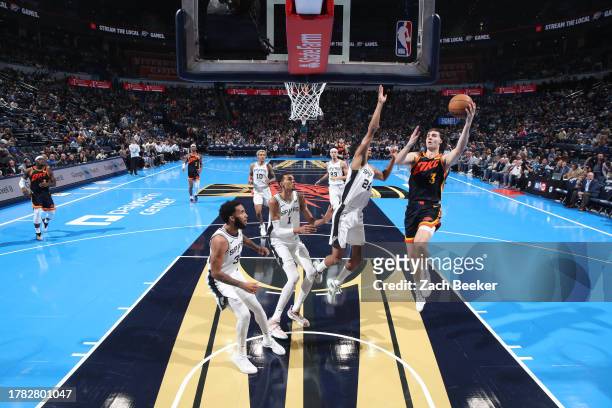 Josh Giddey of the Oklahoma City Thunder drives to the basket during the game against the San Antonio Spurs on November 14, 2023 at Paycom Arena in...