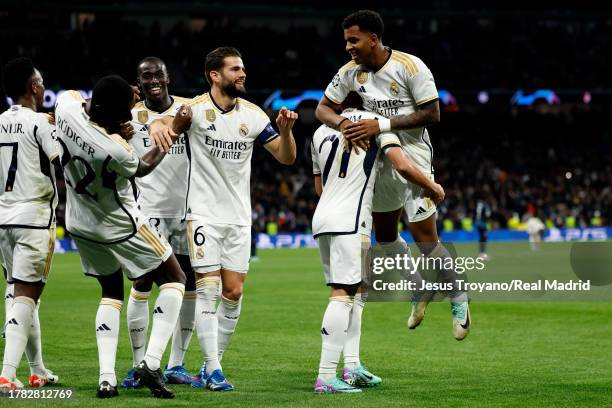 The Real Madrid squad celebrate the Rodrygo Goes' goal during the UEFA Champions League match between Real Madrid and SC Braga at Estadio Santiago...
